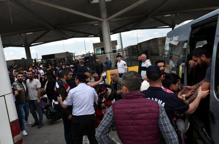 
'İşgal edildi' iddialarına net yalanlama! Valilik açıklama yaptı: Hepsi gözaltına alındı
