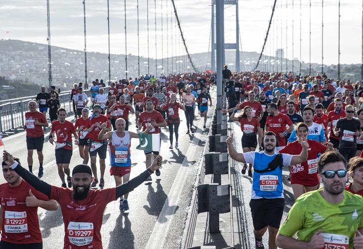 
45. İstanbul Maratonu'nu erkeklerde ve kadınlarda kazanan isimler belli oldu!
