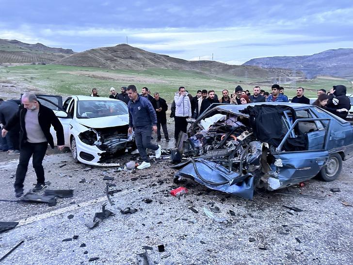 
Adıyaman'da feci kaza! Kafa kafaya çarpıştılar: 3 kişi öldü, 3 kişi yaralandı
