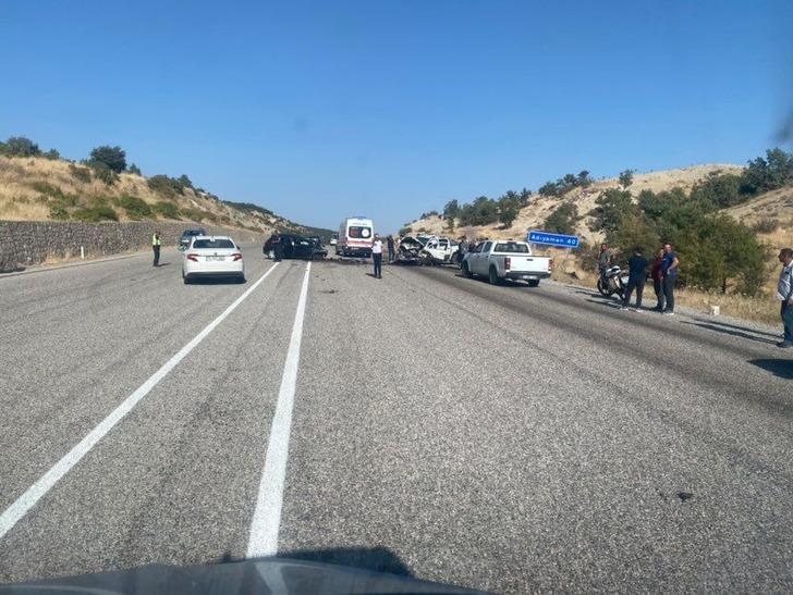 
Adıyaman'da katliam gibi kaza! 4 kişi hayatını kaybetti, 2 kişi yaralandı
