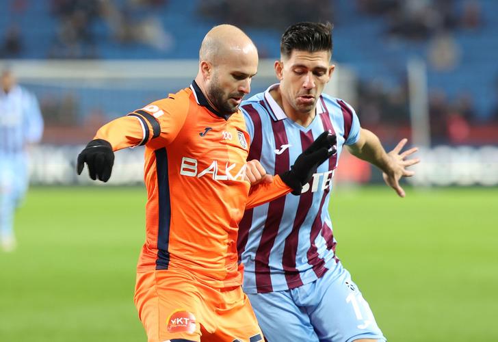 
Akyazı'da kazanan çıkmadı! Trabzonspor ile RAMS Başakşehir'in karşılaşması 1-1'lik eşitlikle sona erdi
