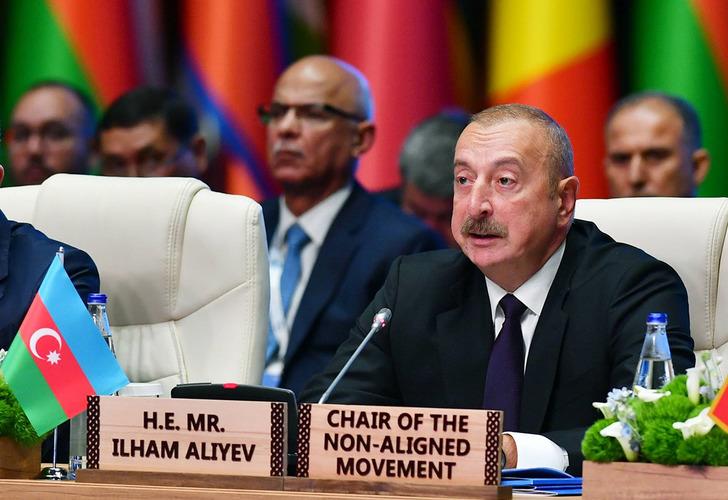 
Aliyev'den Fransa'ya sert sözler! 'İkiyüzlülük ve çifte standart' diyerek çıkıştı: 'Başkalarına ders vereceklerine kendi ülkelerine baksınlar'
