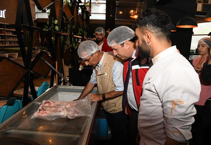 
Ankara'daki o kafe ve restoranlarda hijyen koşulları hiçe sayıldı! Kullanma tarihi geçmiş ürünler kullanan işletmelere ceza yağdı
