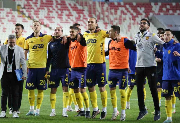 
Ankaragücü'nden ilk galibiyet! Deplasmanda Sivasspor'u devirdiler
