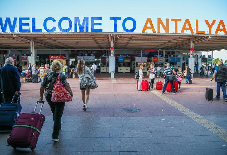 
Antalya'ya turist akını! Sayılar paylaşıldı... En çok o ülkeden geldiler
