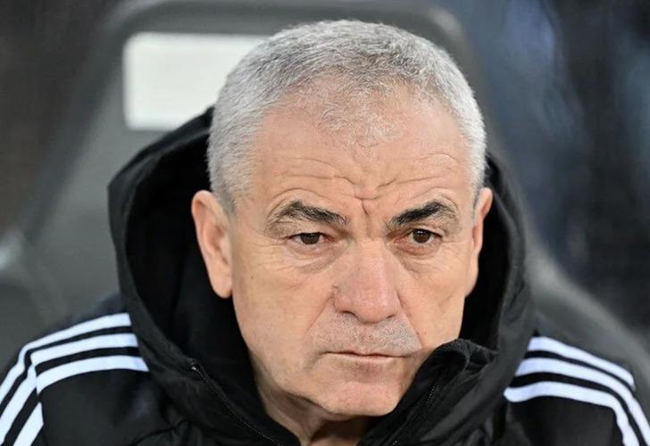 
Beşiktaş'ta Rıza Çalımbay dönemi sona erdi! Alanyaspor karşısında alınan ağır mağlubiyet sonunu getirdi! Yeni hoca kim olacak? İşte Beşiktaş yönetiminin son kararı...
