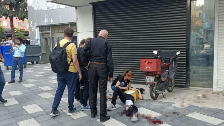 
Bolu'da sokak ortasında silahlı çatışma: 1'i ağır 3 yaralı! Yoldan geçen kurye de vuruldu
