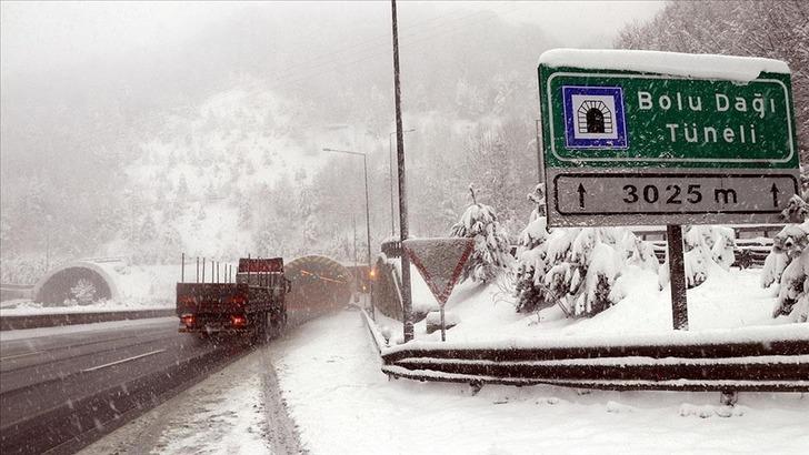 
Bolu Dağı'ndan geçecekler dikkat! Salı günü için kritik uyarı
