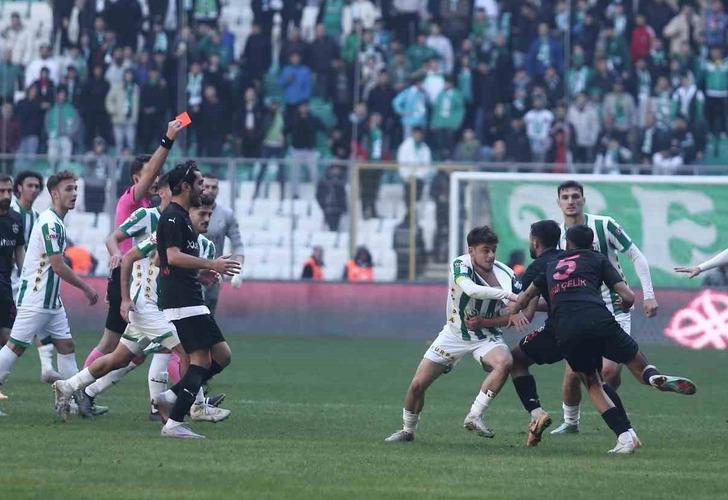 
Bursaspor'a ceza yağdı! 7 oyuncu men edildi
