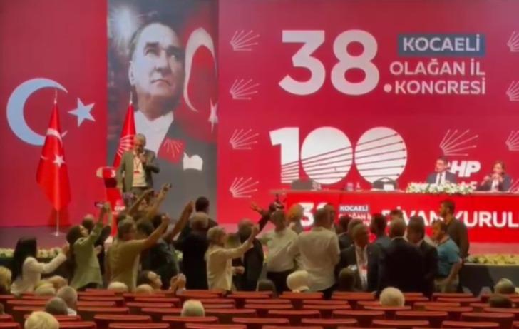 
CHP kongresinde hakaretler havada uçuştu! Eski başkanla vekil birbirine girdi: Böyle konuşamazsın çakal
