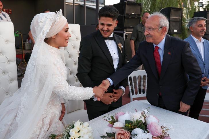 
CHP lideri Kemal Kılıçdaroğlu, nikah şahidi oldu!
