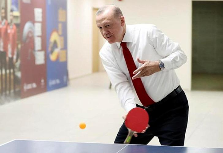 
Cumhurbaşkanı Erdoğan, altın madalya kazanan milli sporcu Ebru Acer ile maç yapacak!
