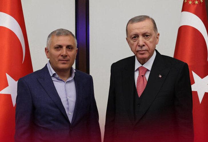 
Cumhurbaşkanı Erdoğan ile fotoğrafını paylaşarak duyurdu! Gelecek Partisi Kurucular Kurulu Üyesi Musa Arat partisinden istifa etti
