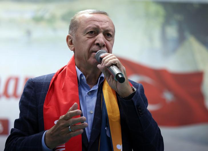 
Cumhurbaşkanı Erdoğan: Ortak miting yaparken gocunmadılar, gençlerimizin kıvrak zekâsının ürünü bir video üzerinde arsızca tepiniyorlar
