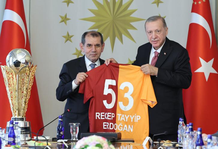 
Cumhurbaşkanı Erdoğan, Süper Lig şampiyonu Galatasaray'ı kabul etti
