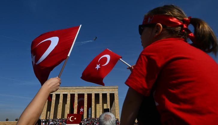 
Cumhuriyet'in 100. yıl kutlamalarından Anıtkabir'de ziyaretçi rekoru! 
