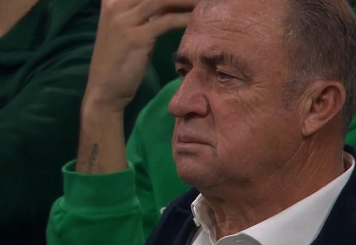 
Fatih Terim'e Yunanistan'da beklemediği tepki! Panathinaikos taraftarları biraz ayıp etti...
