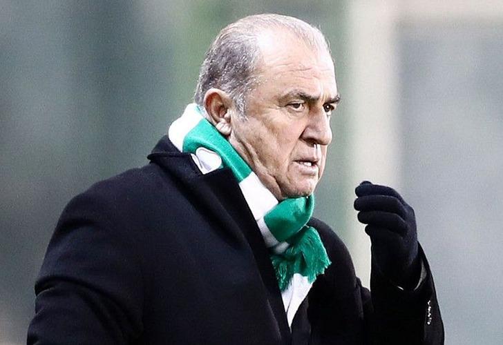 
Fatih Terim, Yunanistan'daki ilk derbisinde istediği sonucu alamadı
