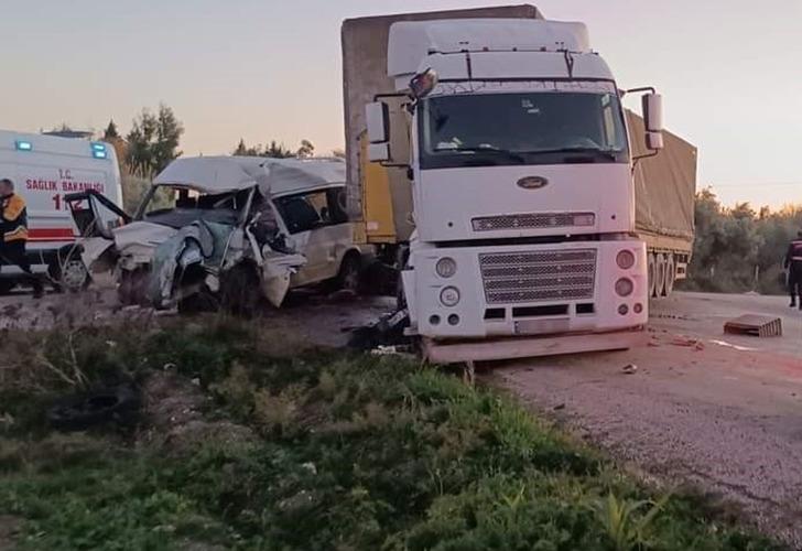 
Feci kaza! TIR ile minibüs çarpıştı... 2 ölü, 2 ağır yaralı
