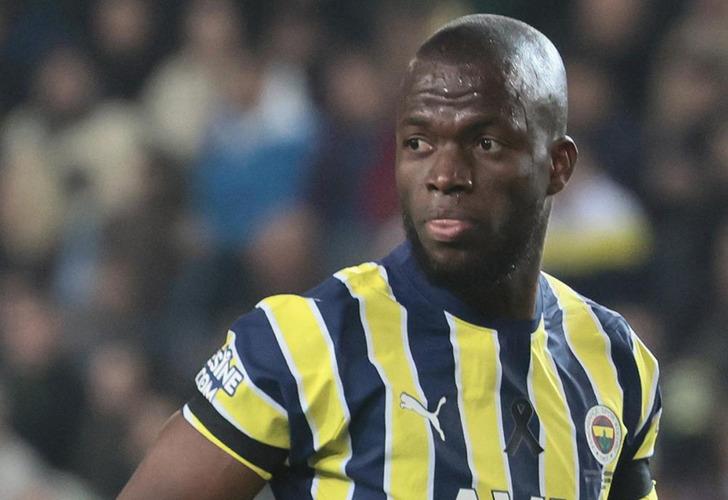 
Fenerbahçe'de Enner Valencia dönemi sona erdi! Ekvadorlu golcü dün gece yeni takımıyla anlaşmaya vardı
