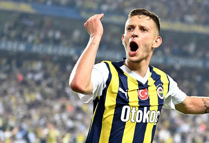 
Fenerbahçe'de Szymanski'nin bonservisi taraftarı ikiye böldü!
