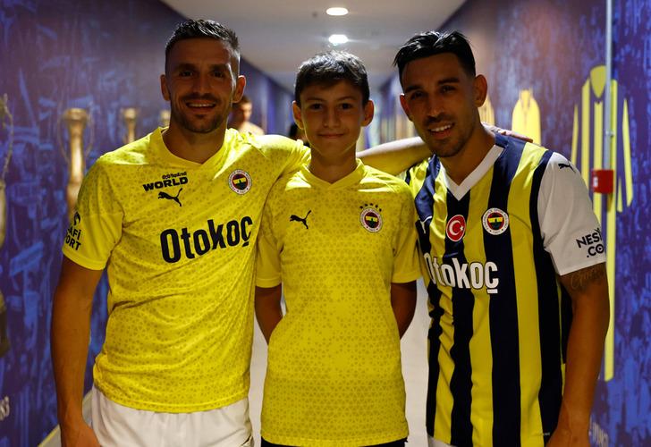 
Fenerbahçe'nin golündeki detay öğrenenleri şaşırttı! Tadic'i herkes ayakta alkışlıyor...
