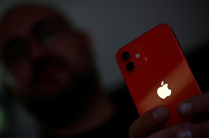 
Fransa'da iPhone 12'lerin satışı yasaklamıştı… Apple'dan dikkat çeken açıklama! Atacağı adımı duyurdu
