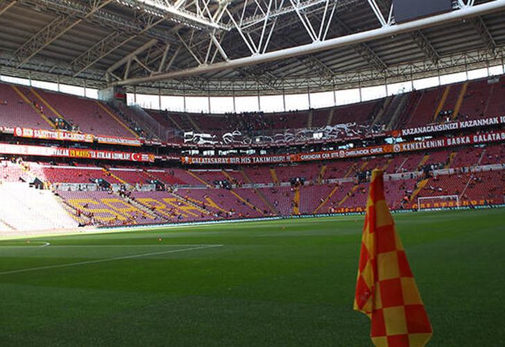 
Galatasaray'da gözler şampiyonluk kupası takdimli ve özel sanatçılar ile pankartların olacağı kutlamaya çevrildi
