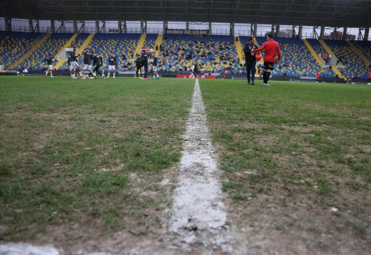 
Galatasaray, TFF'ye başvuruya hazırlanıyor! Ankaragücü maçının Eryaman Stadyumu'nda oynanmasını istemiyorlar
