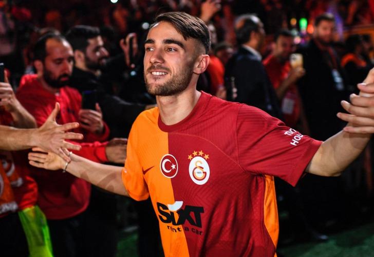 
Galatasaray, Yunus Akgün’ün Leicester City'ye kiralandığını açıkladı! Milli oyuncunun satın alma opsiyonu ve forma numarası da belli oldu
