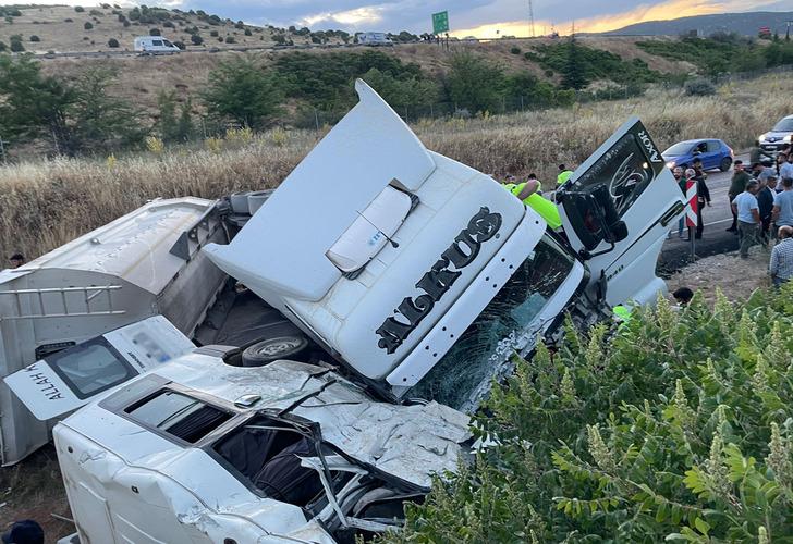 
Gaziantep'te feci zincirleme kaza: 3 kişi öldü, 5 kişi yaralandı!
