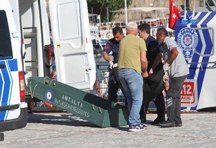 
Görenler hemen polisi aradı... Antalya'da deniz yüzeyinde ceset bulundu
