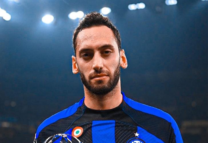 
Hakan Çalhanoğlu, ödülünü depremzedelere adadı
