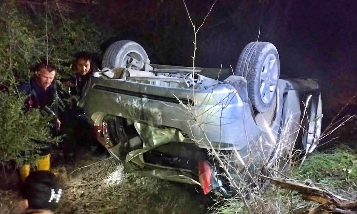 
Hamile eşini bıçaklayarak öldürdü, otomobilini uçuruma yuvarlayarak intihara kalkıştı! 