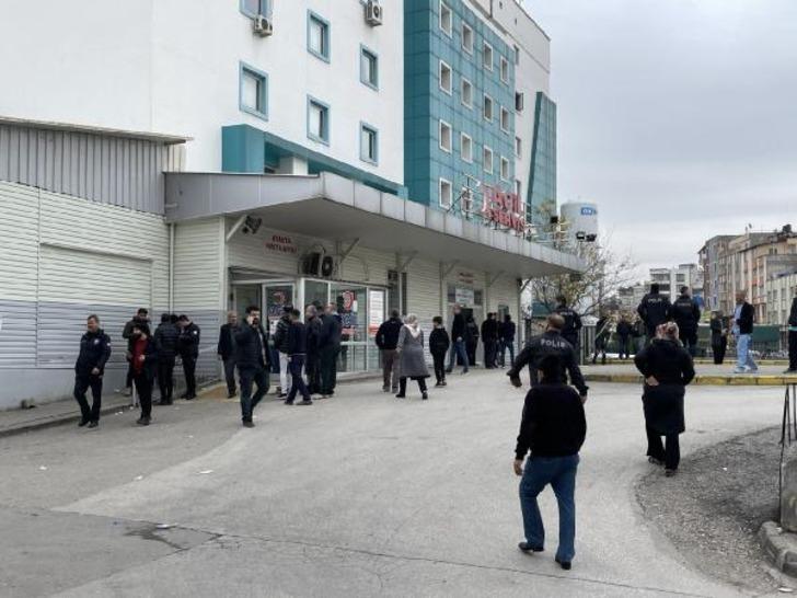 
Hastanede bomba paniği! Ekipler alarma geçti, acil servis boşaltıldı
