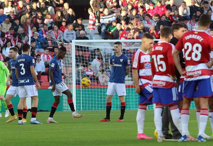 
İspanya Ligi'nde maç 17. dakikada durdu! Tribünde rahatsızlanan taraftar hayatını kaybetti
