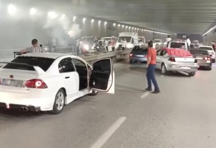 
İstanbul'da akılalmaz görüntüler: Akan trafiği hiçe saydılar: Vatandaşlar zor anlar yaşadı!
