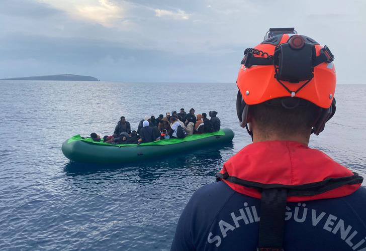 
İzmir açıklarında çok sayıda düzensiz göçmen kurtarıldı
