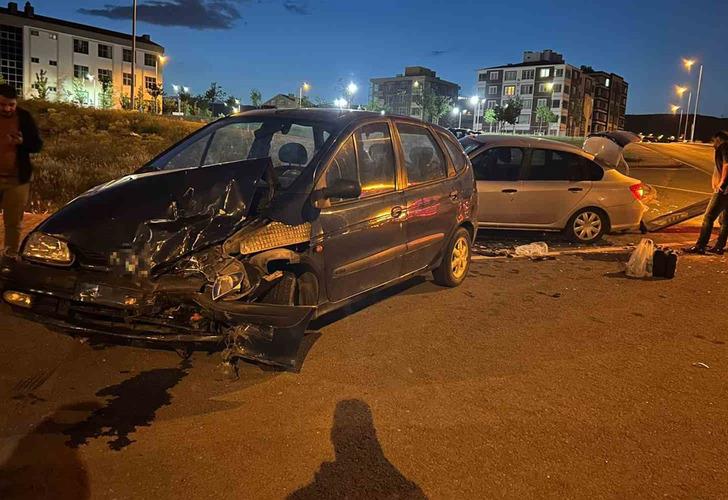 
Kayseri'de trafik kazası: 7 kişi yaralandı
