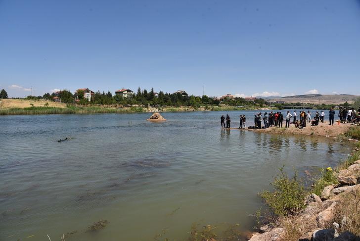 
Kızılırmak'ta acı olay! Kaçan topu almak için suya giren 3 çocuk hayatını kaybetti
