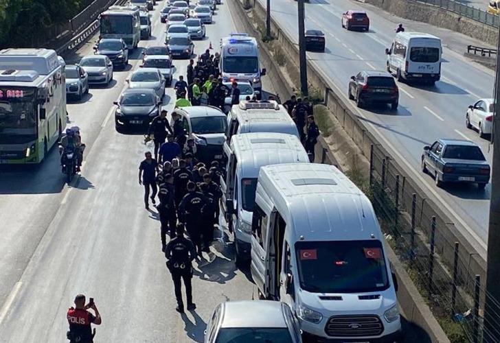 
Kocaeli'de zincirleme trafik kazası! 5 polis yaralandı
