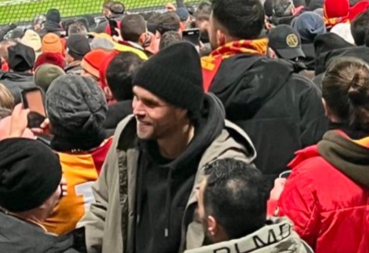 
Kopenhag maçında tribünde tanıdık yüz! Elmander, Galatasaray'ı desteklemek için stadyumda yer aldı
