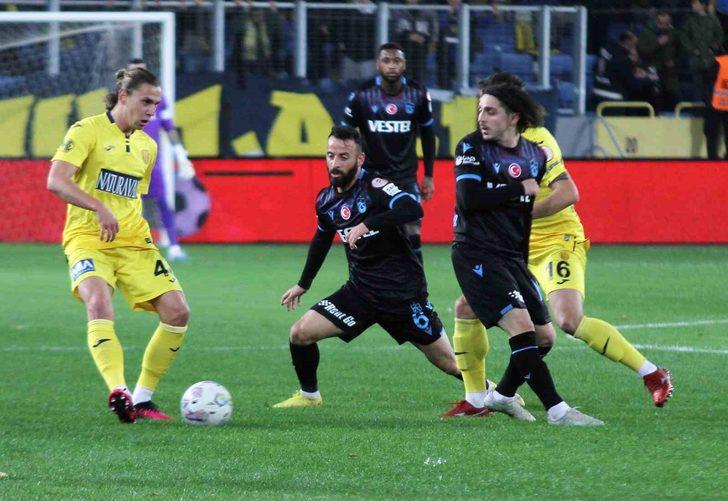 
MAÇ SONUCU: Ankaragücü, Trabzonspor karşısında 1-0'dan geri döndü ve Türkiye Kupası'nda yarı finale yükseldi! Ali Sowe şov yaptı...
