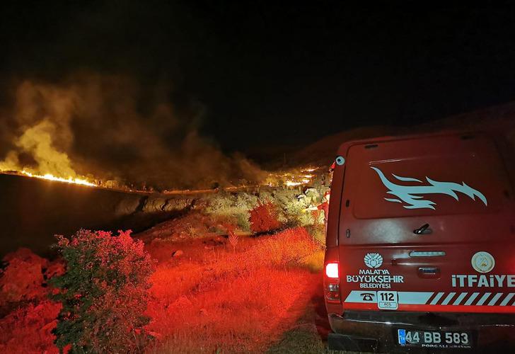 
Malatya'da orman yangını çıktı! Ekipler bölgede
