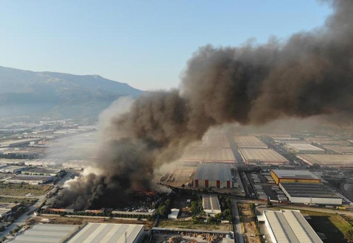 
Manisa'daki yangında son durum! Dumanlar İzmir'e kadar ulaşmıştı, uyarı geldi: 