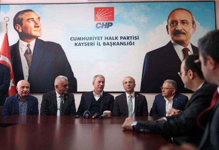 
Milli Savunma Bakanı Akar Kayseri'de! CHP ve İYİ Parti İl Başkanlığı ziyaret etti
