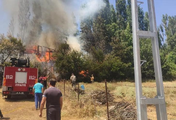 
Muğla'da yangın! Eviyle birlikte 90 bin lira nakit parası ve 5 ton buğdayı kül oldu
