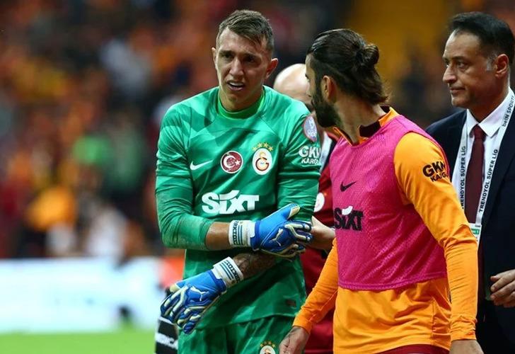 
Muslera'dan Galatasaray'a kötü haber! Bayern Münih maçında oynayıp oynayamayacağı belli oldu
