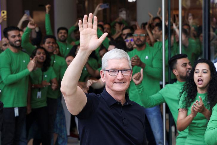 
Ne söyleyeceği merak ediliyordu! Apple CEO'su Tim Cook'tan teknoloji dünyasını kasıp kavuran konuyla ilgili açıklama
