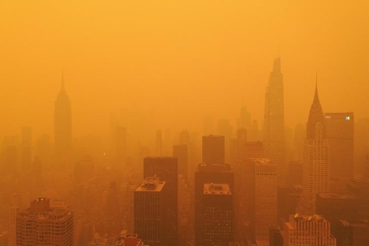 
New York'u tamamen kapladı! Gökyüzü kızıla büründü, 'sokağa çıkmayın' uyarısı yapıldı
